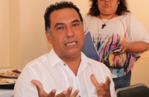 Marco Martínez Amador alcalde de Acayúcan saqueo al ayuntamiento