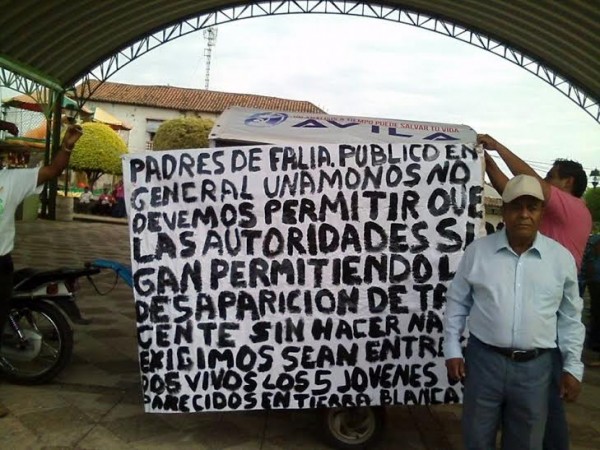 Los padres de familia ya se unieron para exigir justicia/ Foto Plumas Libres