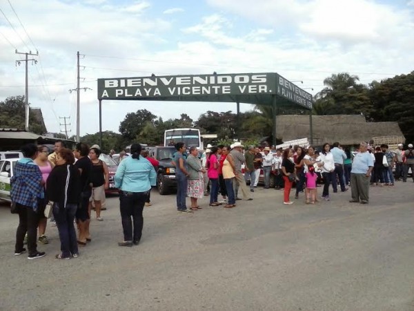 Los taxistas bloquearon accesos en carretera exigiendo respuesta rápida de autoridades/ Plumas Libres