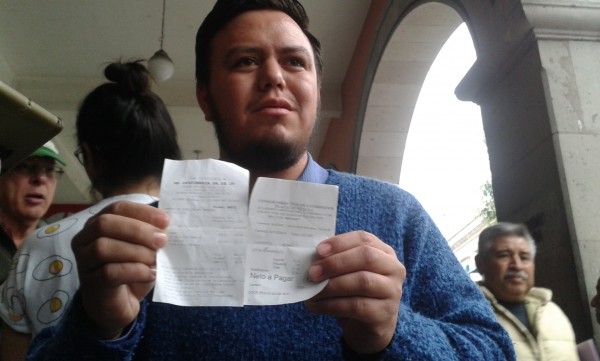 Carlos Manuel Hernández presentó queja en el Ayuntamiento y Profeco contra Plaza Cristal/Plumas Libres