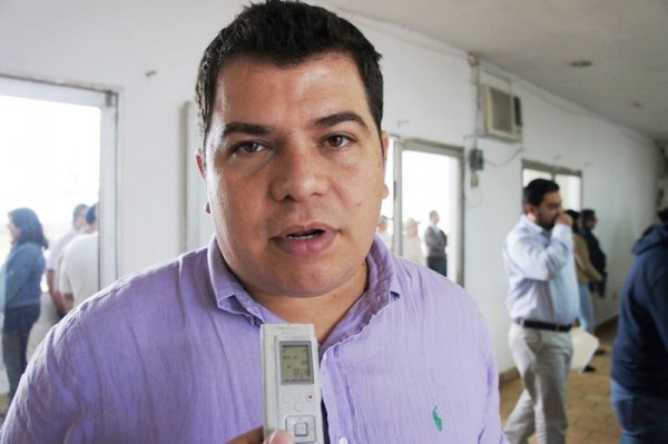 Saúl Wade León tesorero ha saqueado impunemente las arcas municipales de Minatitlán