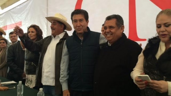 Juan Nicolás Callejas Arroyo fue el primero en levantar la mano de Héctor Yunes Landa/ D. Jácome