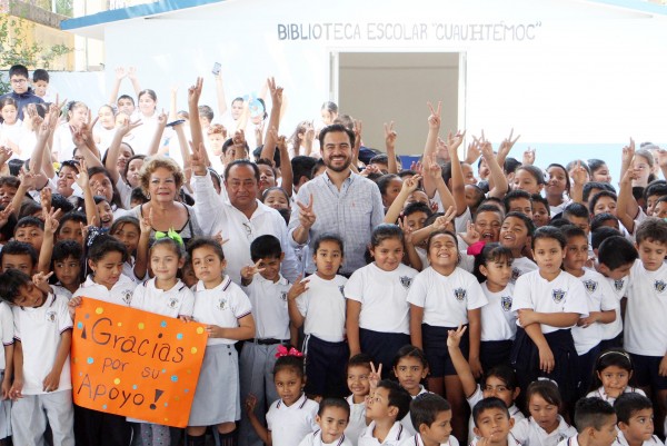 FOTO ALCALDE INAUGURACION BIBLIOTECA 02