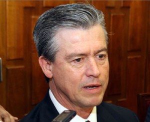 Gerardo Buganza no es independiente, sirve al estado, acusa diputada