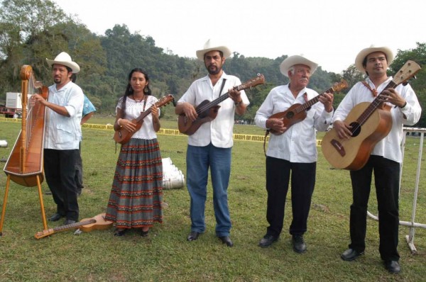 Grupo-mono-blanco-1024x680