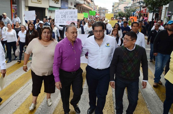 El dirigente del SUTSEM, Ricardo Diz Herlindo Encabeza la marcha de los sindicatos/Fotover
