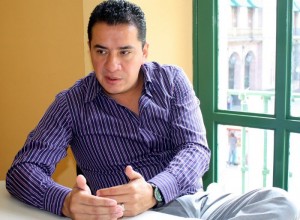 Victor Alejandro Vázquez Cuevas ahora le hará la chamba sucia al PRI desde el PES, antes se la hacia en el PAN