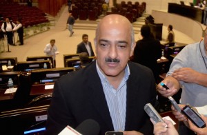 Ricardo Ahued pide a Javier Duarte cumplirle a la UV/Fotover