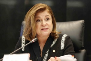 Arely Gómez titular de la PGR ya se enredó y no hace nada
