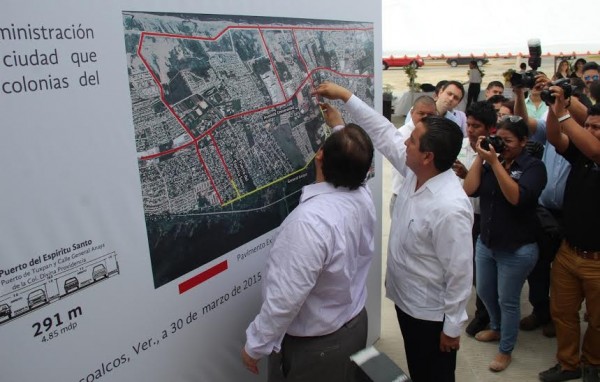 En este evento los ediles explicaron a Javier Duarte cuáles obras urgian, nunca entregó dinero que federación depositó/ Plumas Libres