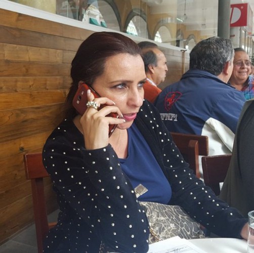 Verónica Velázquez Yunes pide que su hermano diputado por el PRI le entregue lo que por ley le corresponde, "es misógino y corrupto", le dice