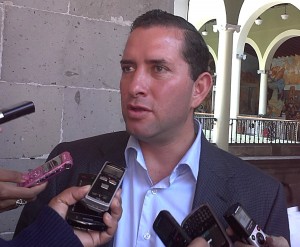 Un auténtico pillo de baja moral resultó ser Juan Manuel Velázquez Yunes al robarle a su propia hermana ¡que asco!
