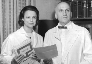 William H. Masters, uno de los pioneros y más importantes investigadores del campo de la sexualidad humana junto con su esposa, Virginia Johnson