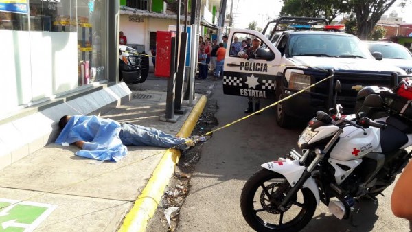 Otra versión dice que su víctima lo perseguía, tropezó, cayó y se mató/ Plumas Libres