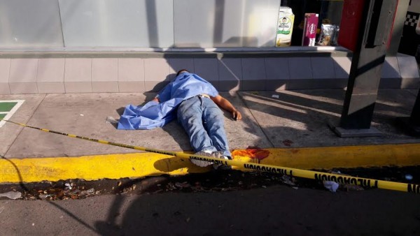 El ladrón fue identificado como Fernando Molina Medina, de 22 años/ Plumas Libres