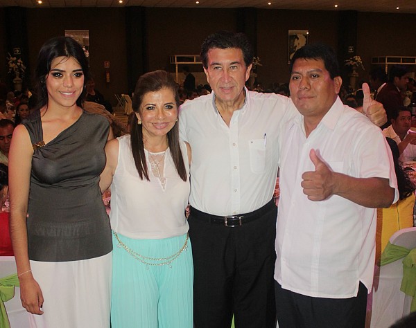 Carla Enriquez Merlín es hija de la diputada priísta Gladys Merlin Castro y va de "independiente"