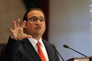 Javier Duarte era un pobre político antes de llegar a ser gobernador, ahora es millonario...Lo bueno es que tiene las manos limpias.. sino imagínense..