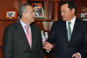Que negociaron Miguel Osorio Chong secretario de Gobernación y Manlio Fabio Beltrones líder del PRI para dejar a Javier Duarte finalice su mal gobierno?.