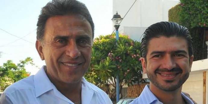 En New York Omar Yunes Márquez llega con la cartera llena y la pregunta a su padre Miguel Yunes Linares si puede comprar una propiedad por 60 millones de dólares. ¡uff!. ¡Si que son millonarios!...¿De dónde?...