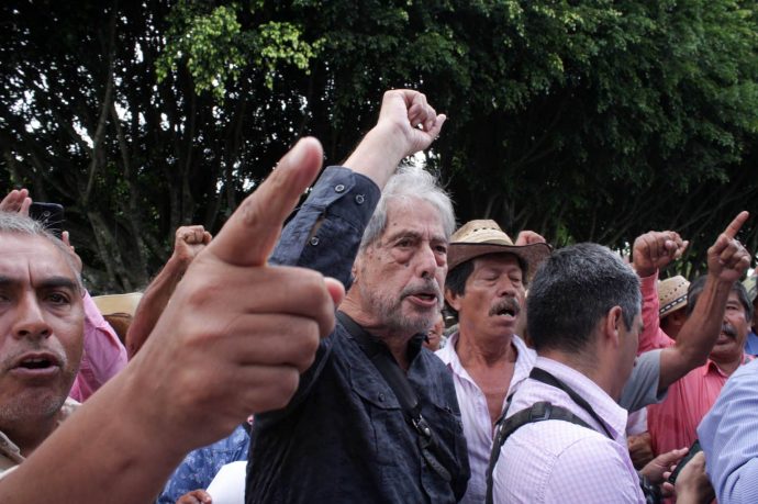César del Ángel encabeza la toma del Congreso/Fotover