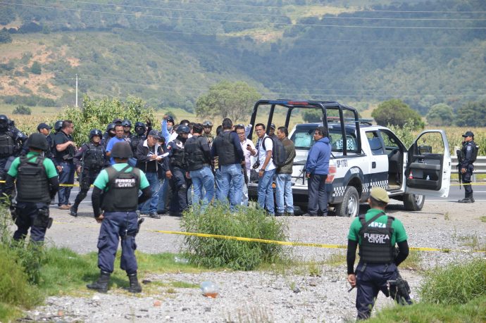 Enfrentamiento entre policias de Veracruz y presuntos chupaductos en los límites de Puebla/Fotover