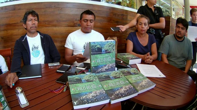 Los activistas durante al conferencia de prensa en Xalapa/Plumas Libres