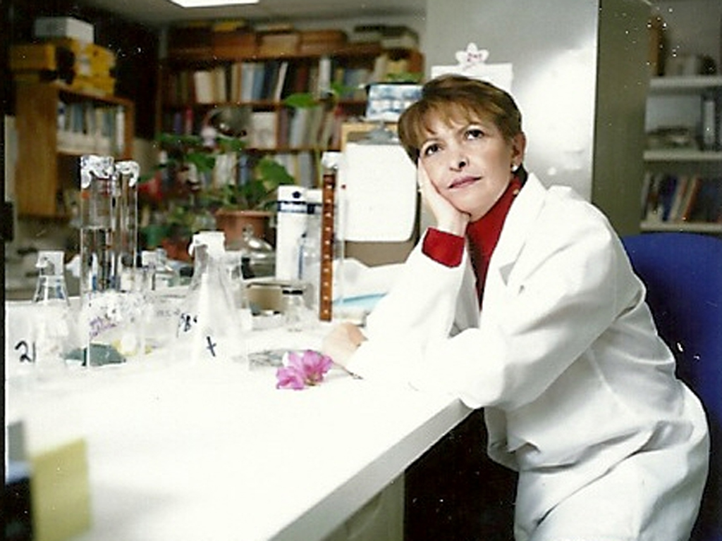 Tessy López Göerne es una científica egresada de la UNAM que ha hecho grandes aportas a la medicina actual. Foto: Plumas Libres MX.   