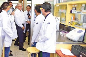 “No hay justificación para cobrar cuotas en el sector Salud”: AMLO